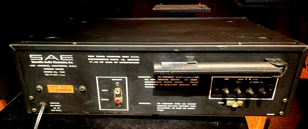 SAE Two T3U Stereo Tuner AM/FM