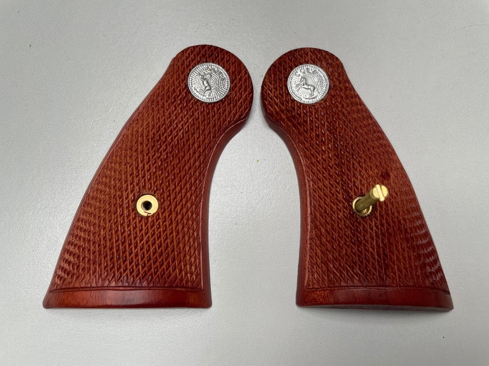 All Checker on Wood Decorative Grips For Colt Python grip, Checker; silver logo