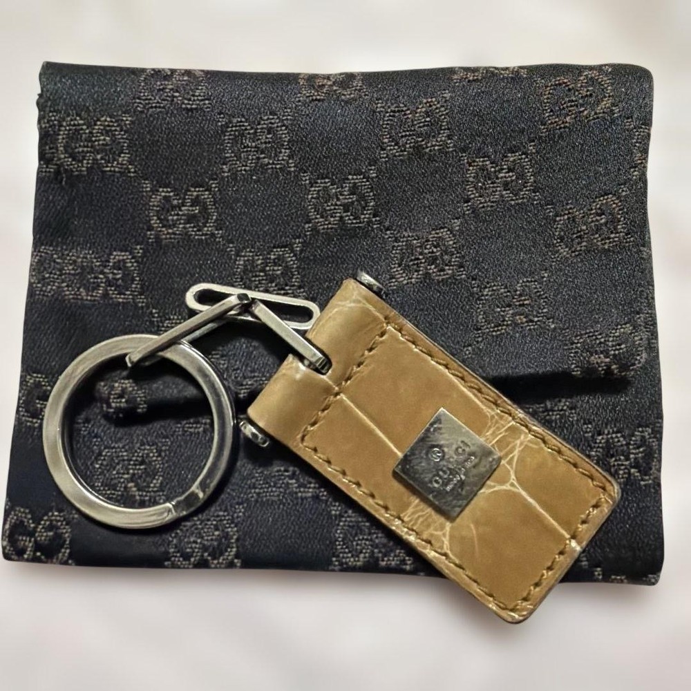 GUCCI beige leather key chain