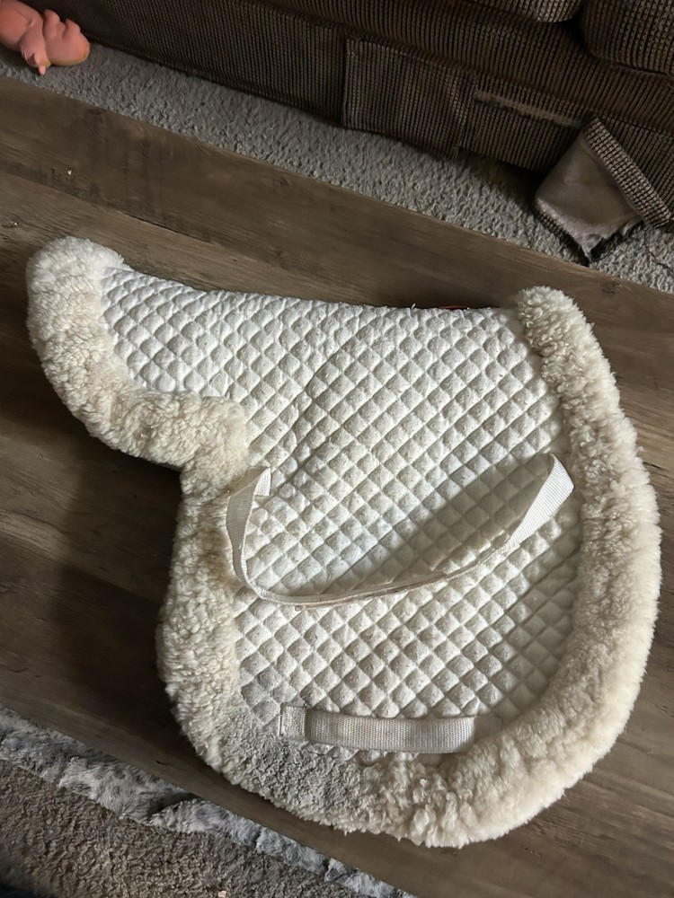 Fleeceworks Sheepskin Show Hunter Pad *SIZE: SMALL MEDIUM