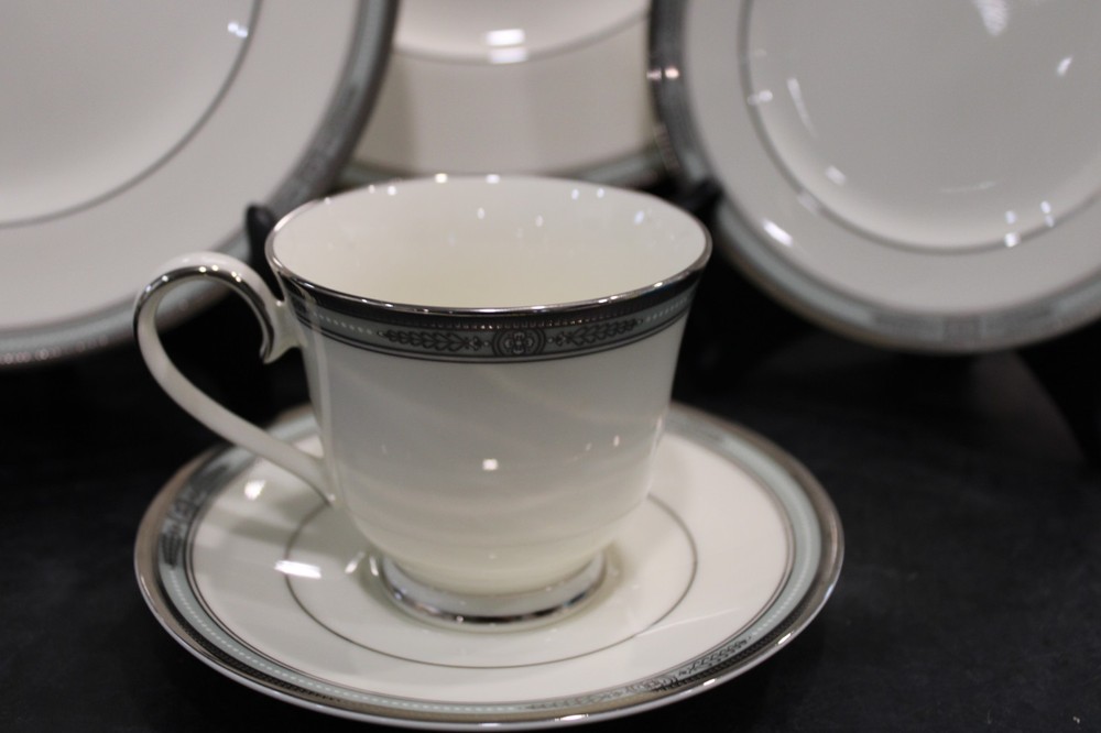 Noritake Fullerton 1 - 5 Pieces Setting 5 Pieces