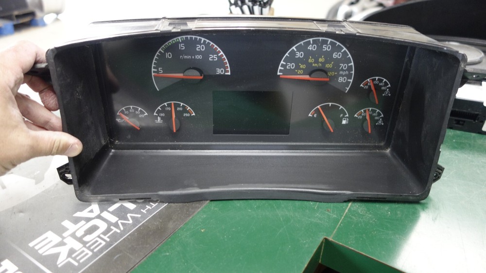 Volvo Cluster 22261626-p01