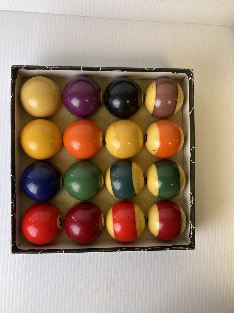 Vintage Billiard Ball Set D2-15