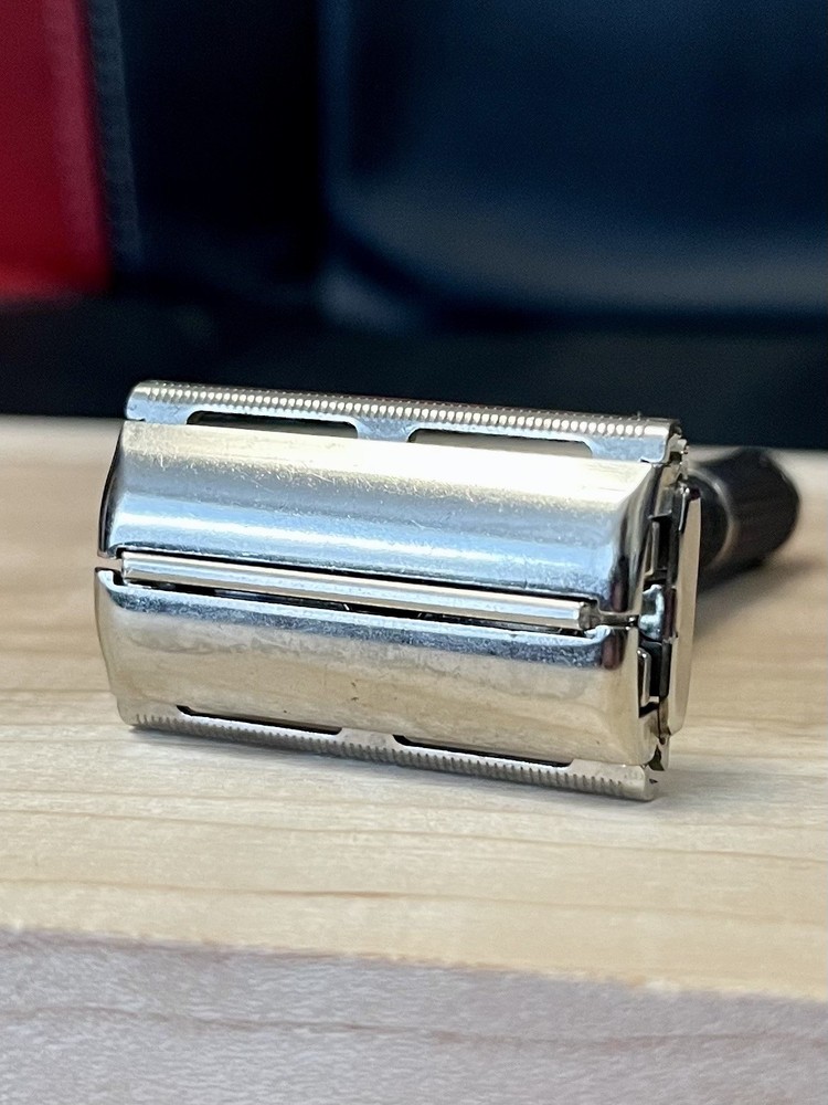 1969 Gillette Super 84 Adjustable Safety Razor - O3 - SHARP!