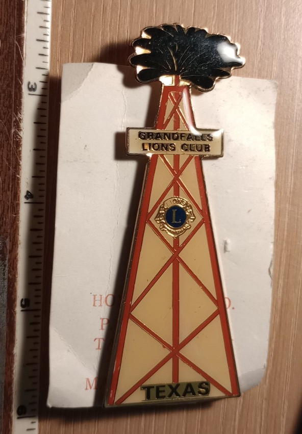 Texas Oil Rig Gusher Pin Lions
