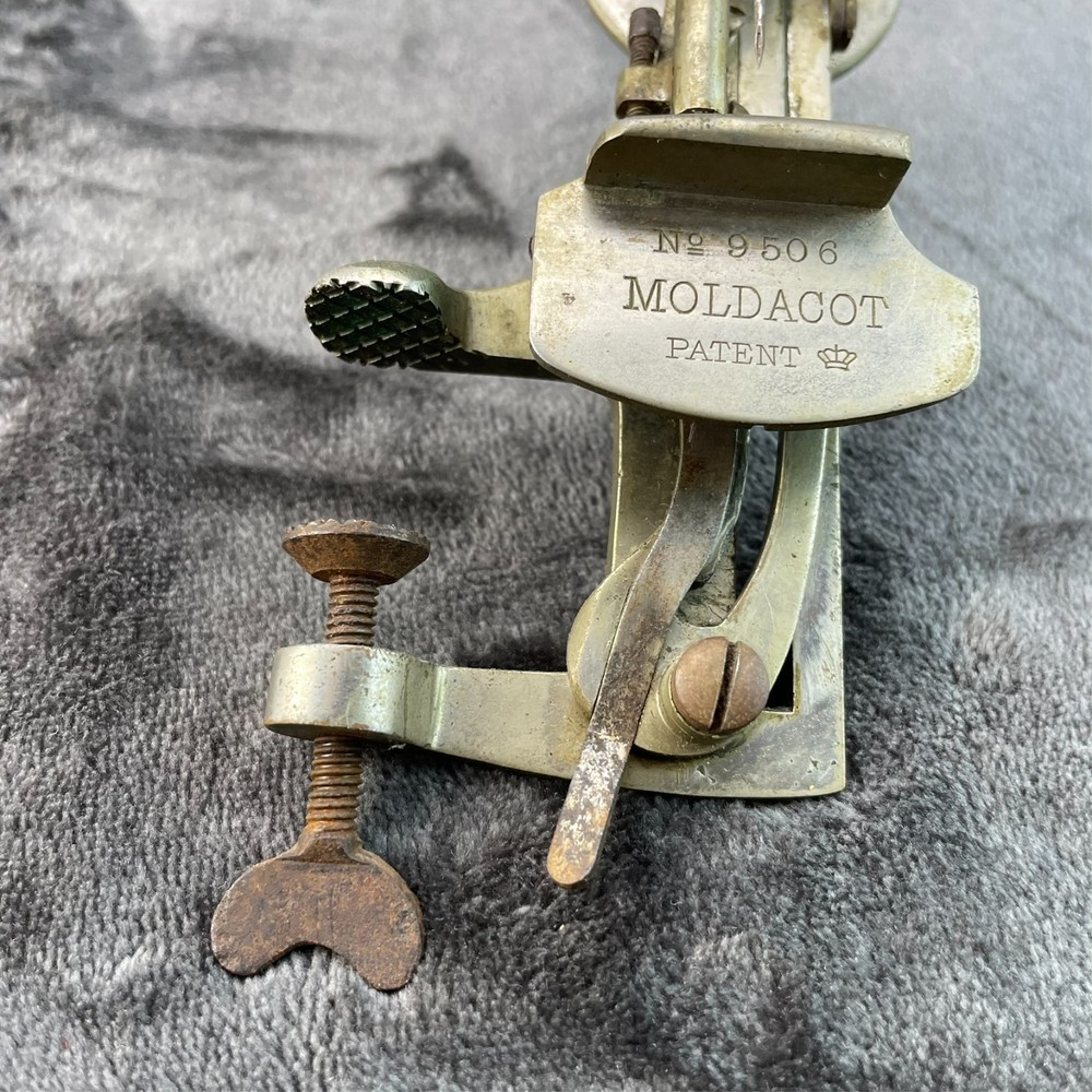 Moldacot Sewing Machine 9506
