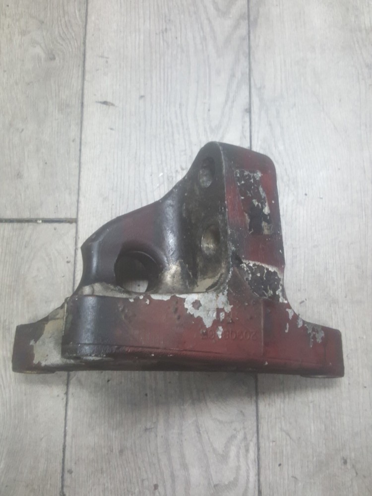 MACK VOLVO D13 ENGINE MOUNT (Left side) 20908865