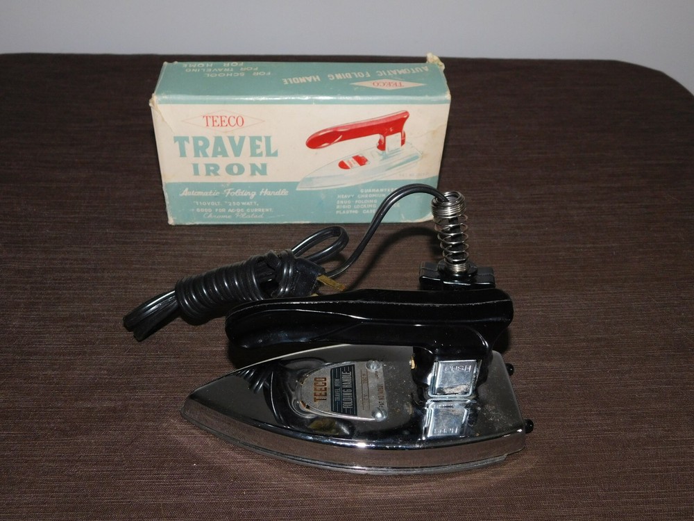 VINTAGE TEECO TRAVEL IRON WITH FOLDING HANDLE in BOX