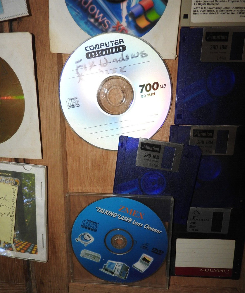 Vintage Untested Floppy Discs, Windows, Encarta, Programs, Lens Cleaner CD