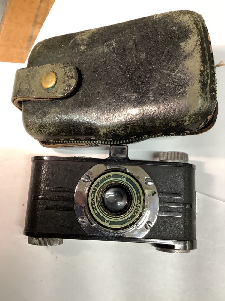 Bakelite Argus A camera Read