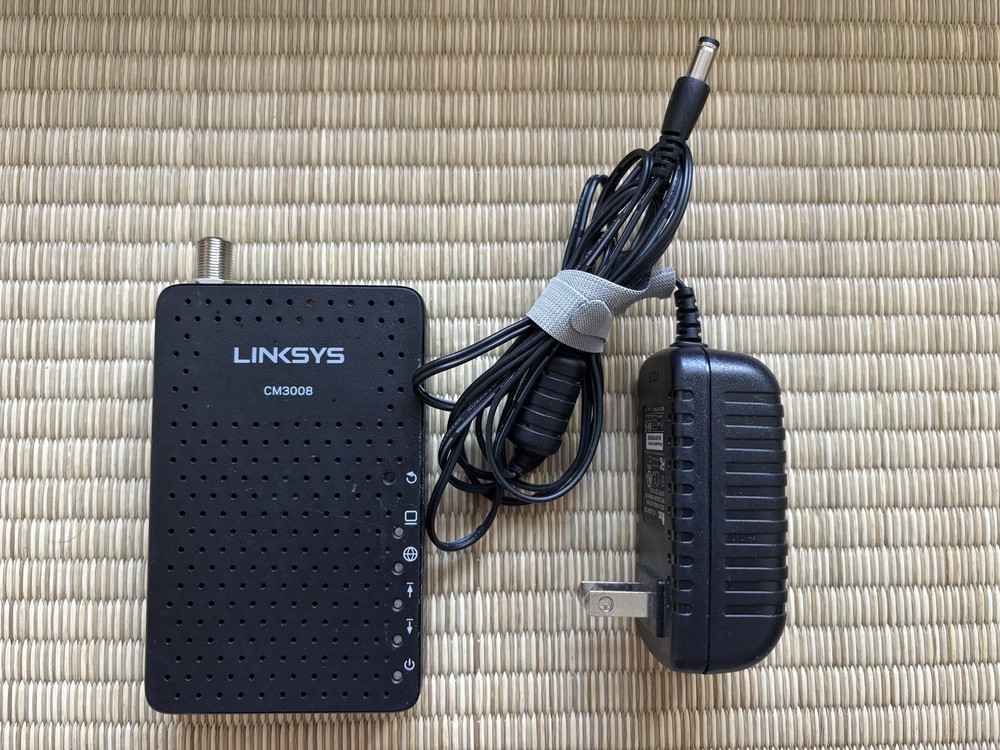 linksys cm3008 Modem + charger