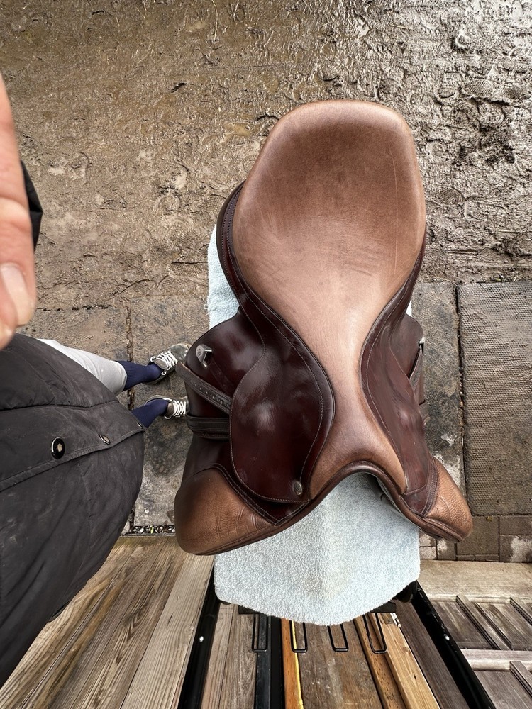 Wintec Bates Saddle With Easy-Change Gullet System