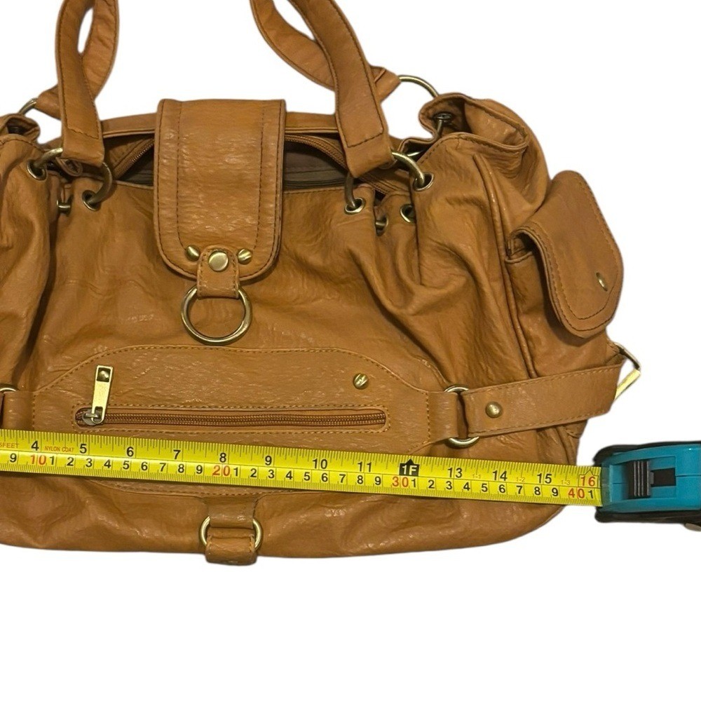 Chic Tan Leather Shoulder Bag