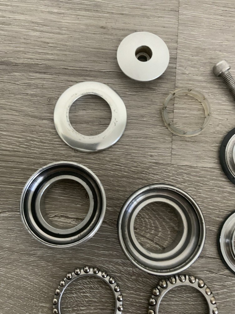 CAMPAGNOLO RECORD ONE INCH THREADLESS HEADSET WITH STEM CAP AND BOLT