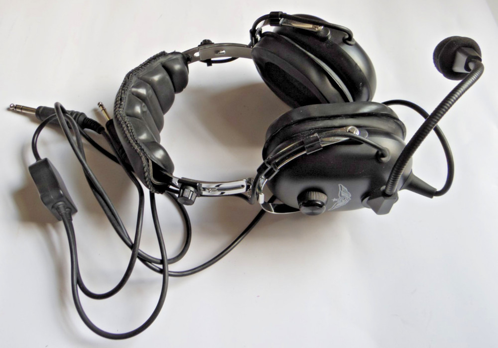 Wings Com? Pilot Headset Dual Plug In Flex-Boom Microphone