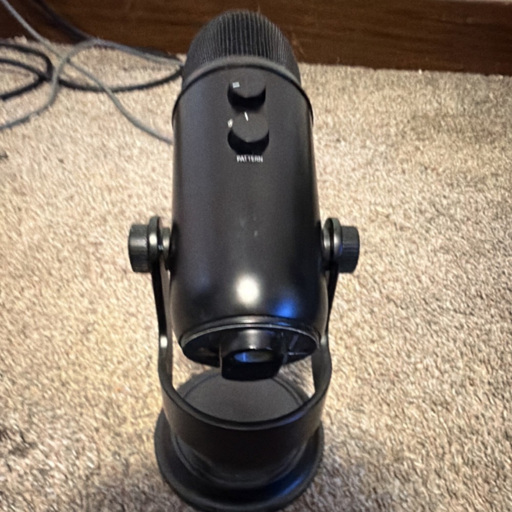 Blue Yeti USB Microphone Black with Mute Switch & Volume Control