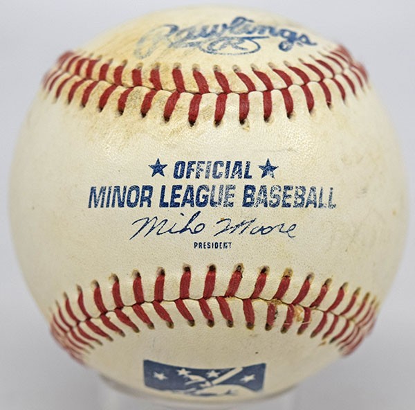 Buck ONeiI Single Signed Baseball 8 690820