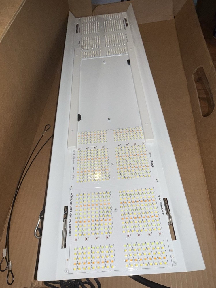 Horticulture Lighting Group HLG-350 Diablo + AI controller AC infinity