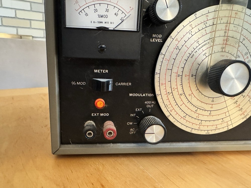 B & K Precision Solid State Model E 200D RF Signal Generator E-200D Powers On