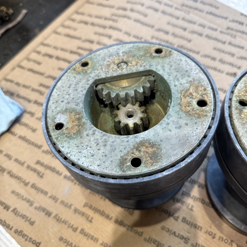 Lewmar 30 size 2speed winch (2)
