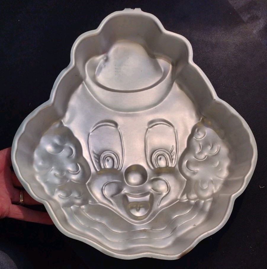 1989 Wilton Clown Cake Pan