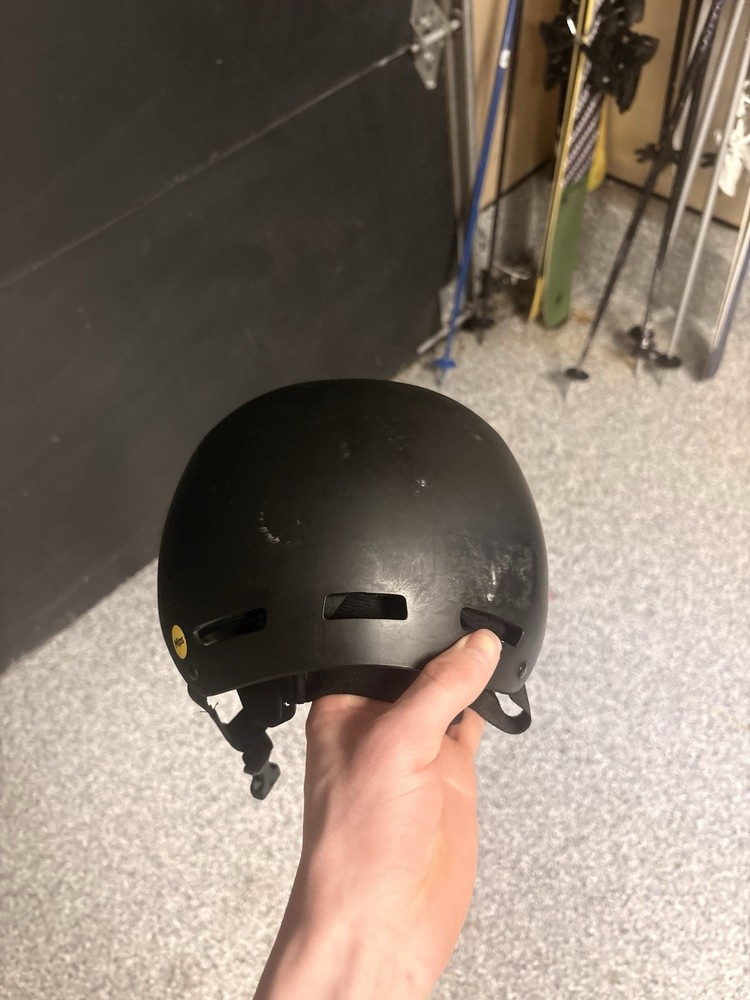 giro ledge helmet medium