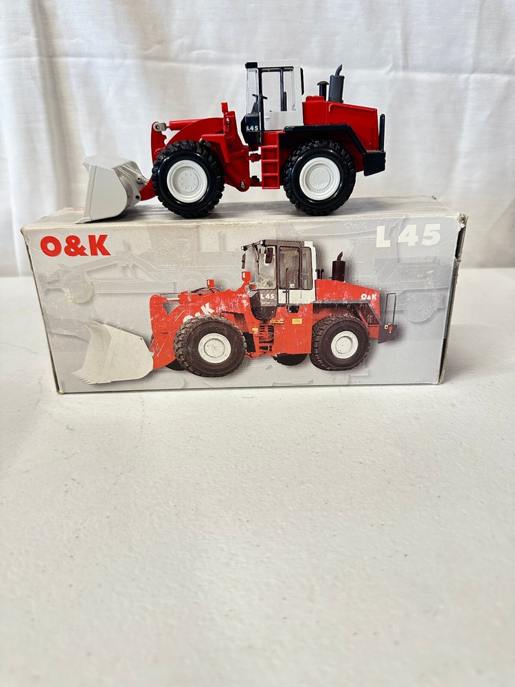O&K L45 Wheel Loader By Conrad 1/50th Scale
