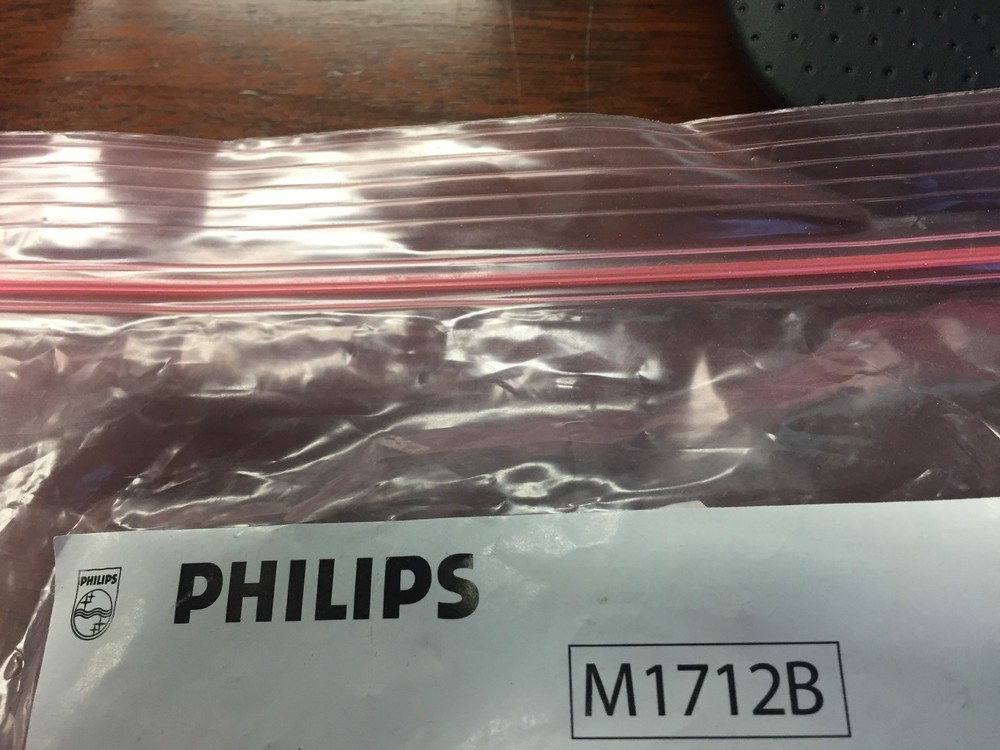 Philips M1712B