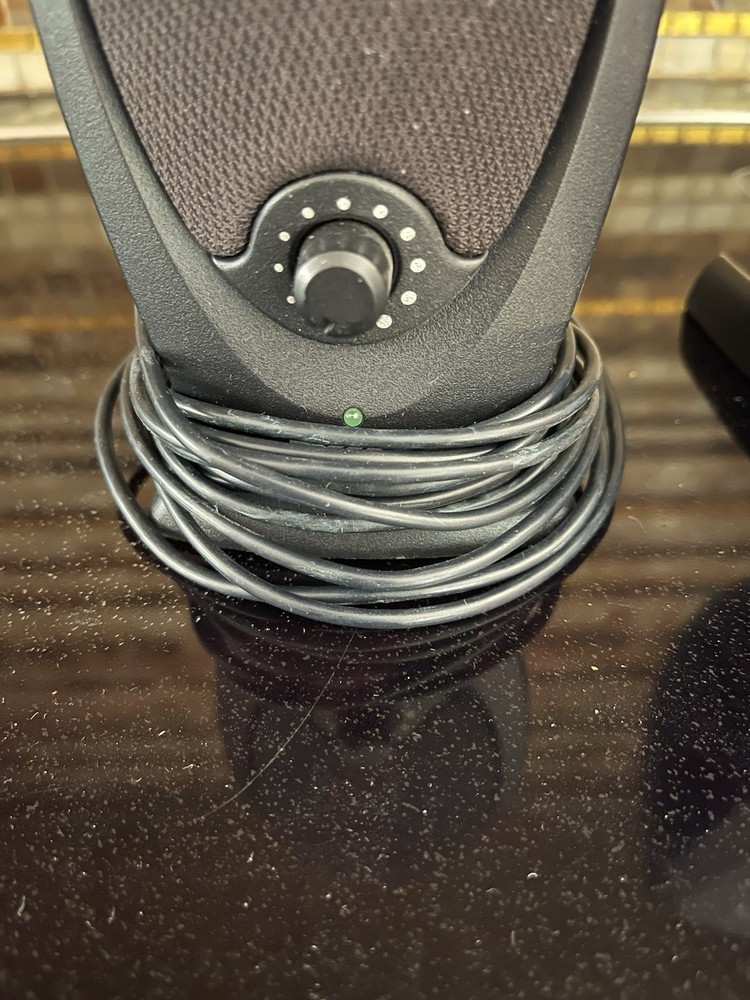 SET OF COMPUTER SPEAKERS DELL & HARMON KARDON