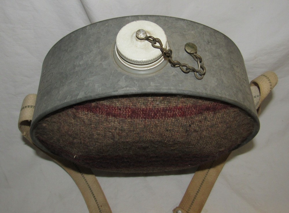 VINTAGE 4 QUART OASIS CANTEEN