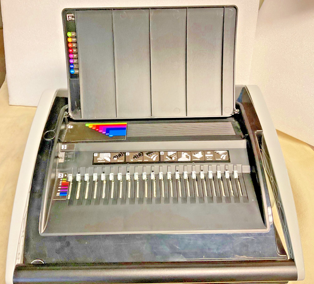 Swingline GBC CombBind C20 Binding Machine - 30 Sheet Capacity