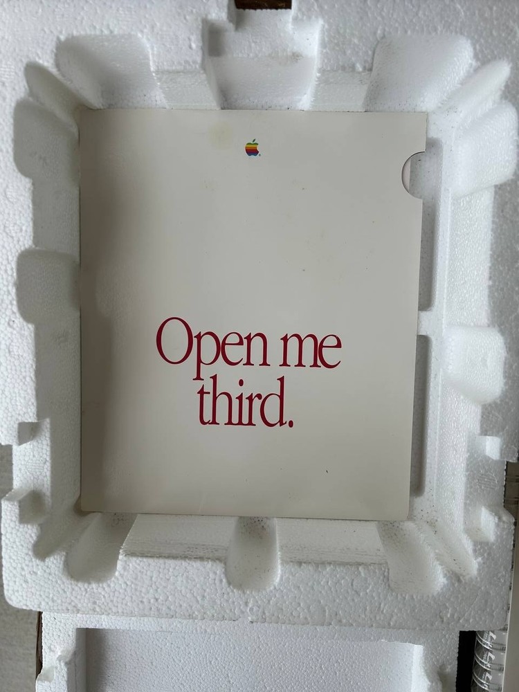 Apple Macintosh System Software Version 6.0.4 HyperCard. Program disks Use Guide