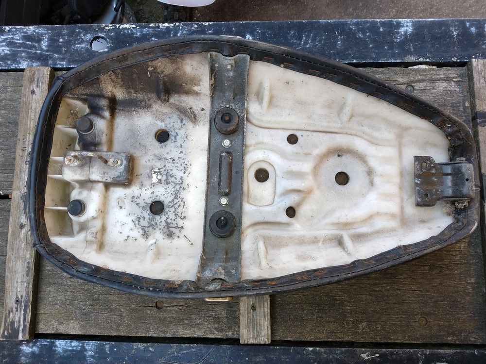 honda vision 80 seat
