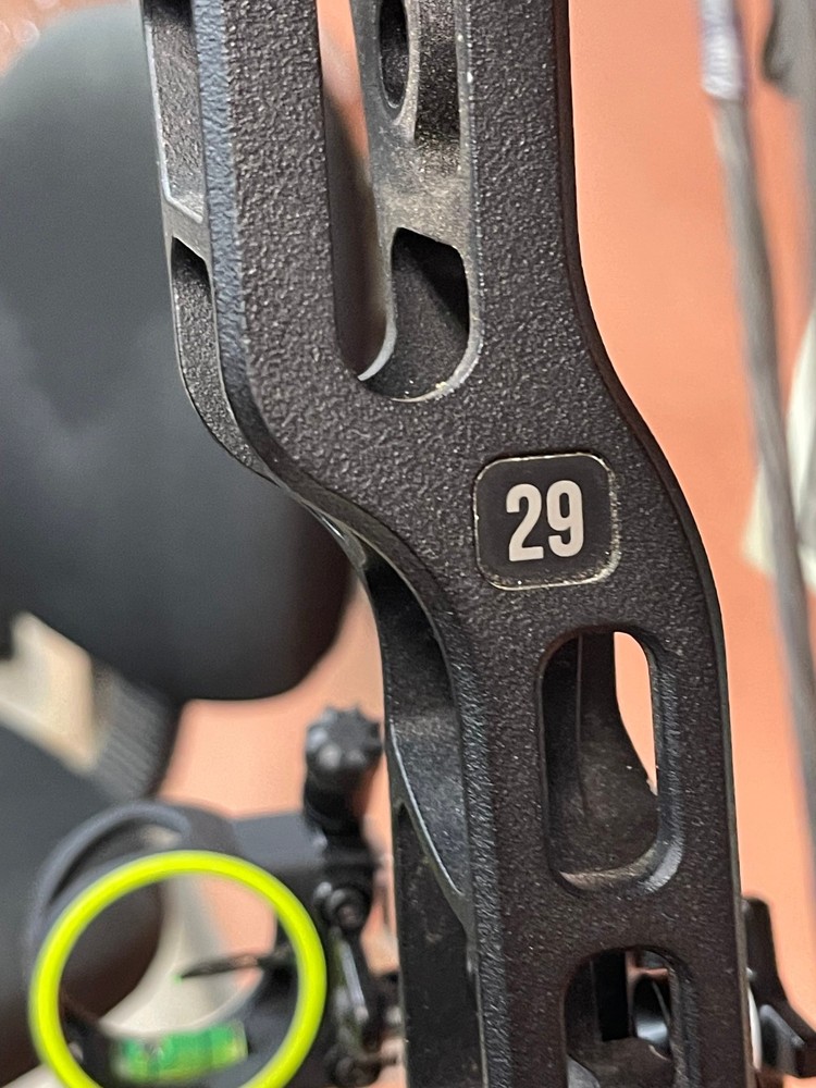 Matthews compound bow phase 4 29 Right Hand