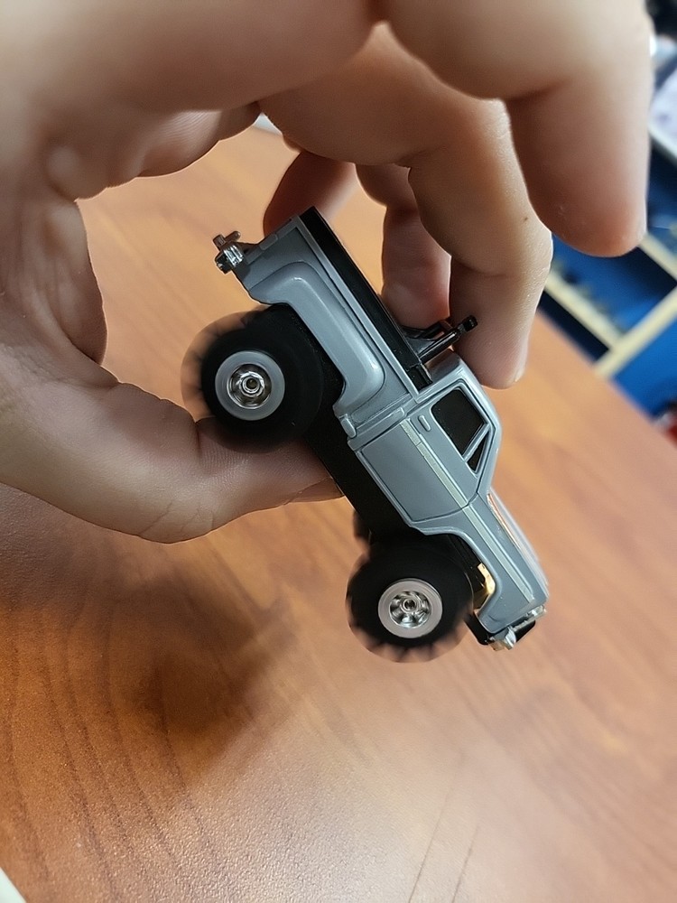 Stomper 4x4 Ford Grey Work But Back Clips Is Broken