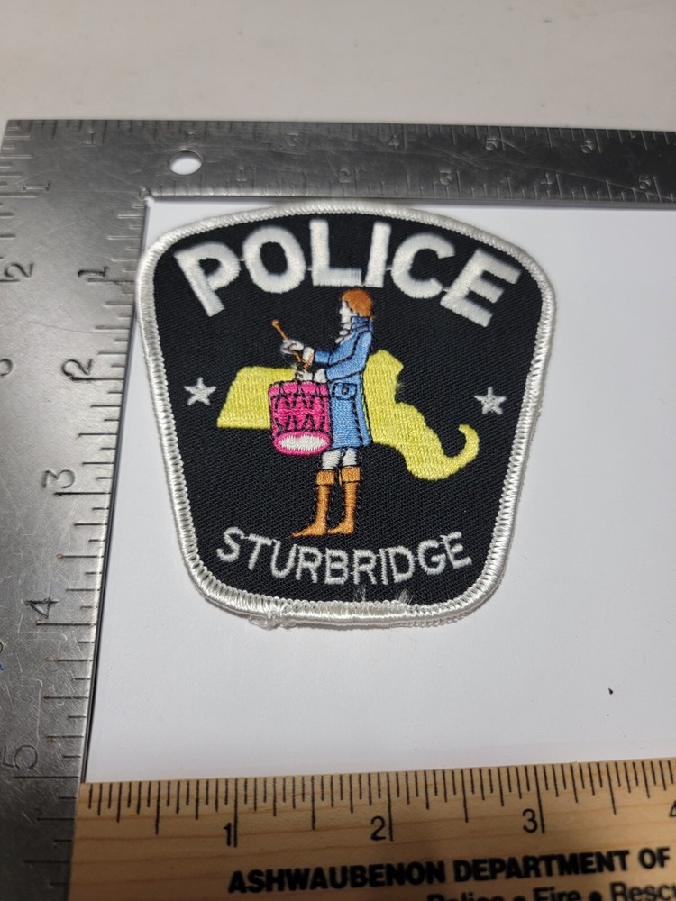 Bin1 B19 Police patch Massachusetts Sturbridge
