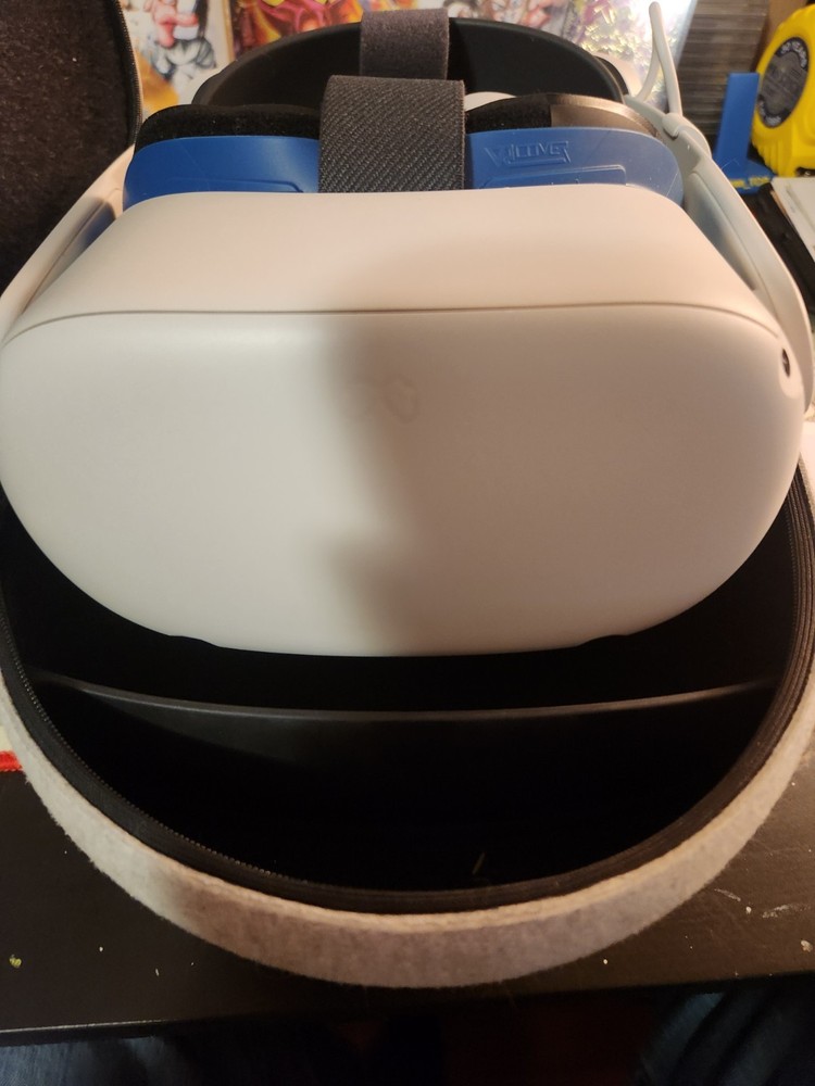 Oculus Quest 2 256GB + 2 Controllers with Quest 2 Elite Strap Very Good
