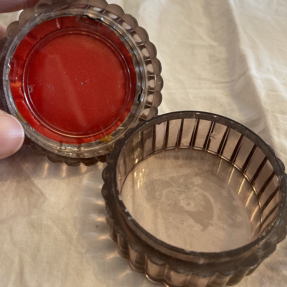 Vontage Plastic Container With Cushion Top