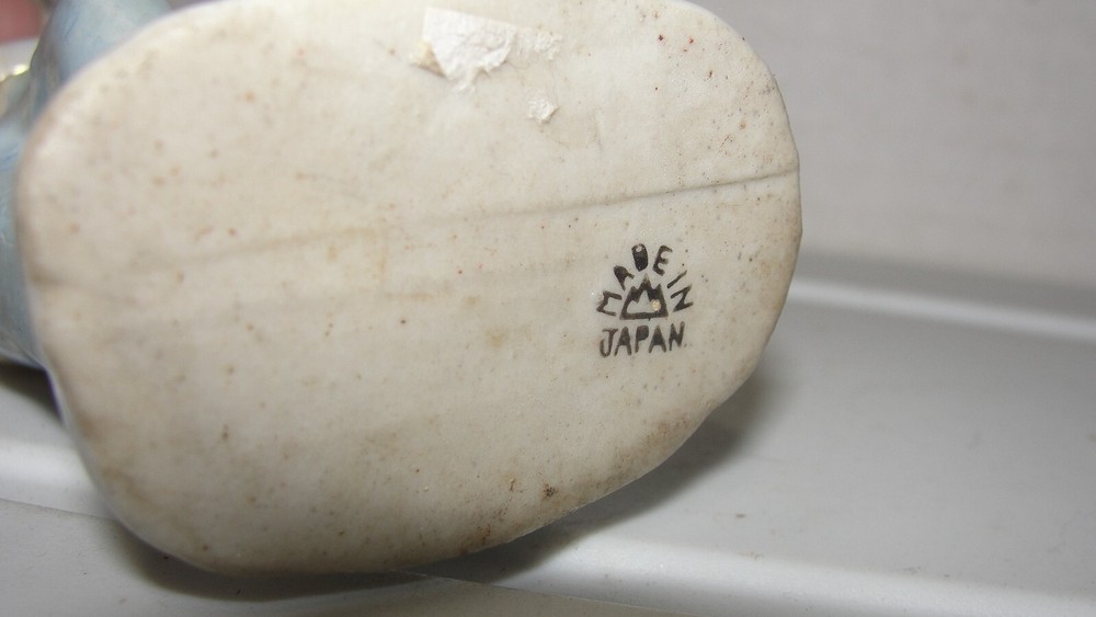 VINTAGE CERAMIC BUD VASE? - SPANISH MAN BY TREE