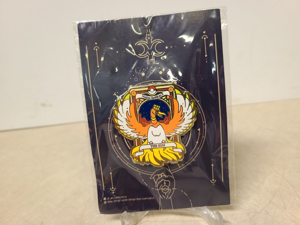 Datlastudio Warm Embrace The Sun Pin