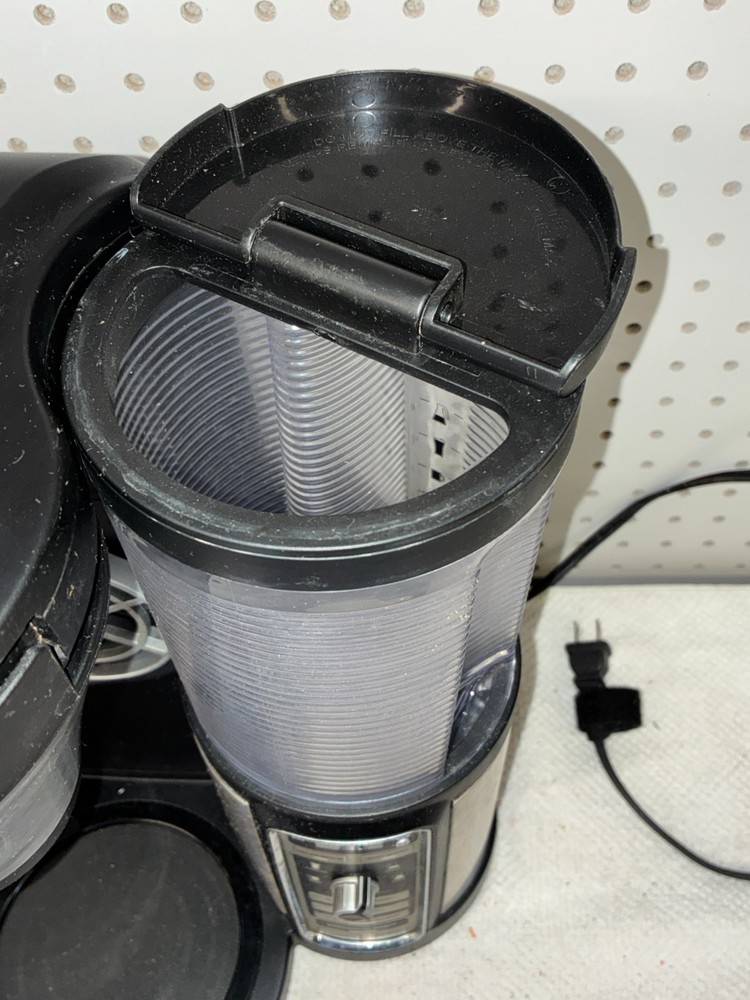 Ninja CF080-69 Coffee Maker Bar Brewer Automatic Programmable Powers On