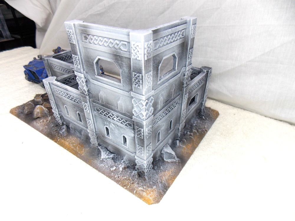 WARGAMING TERRAIN PAINTED BUILDING