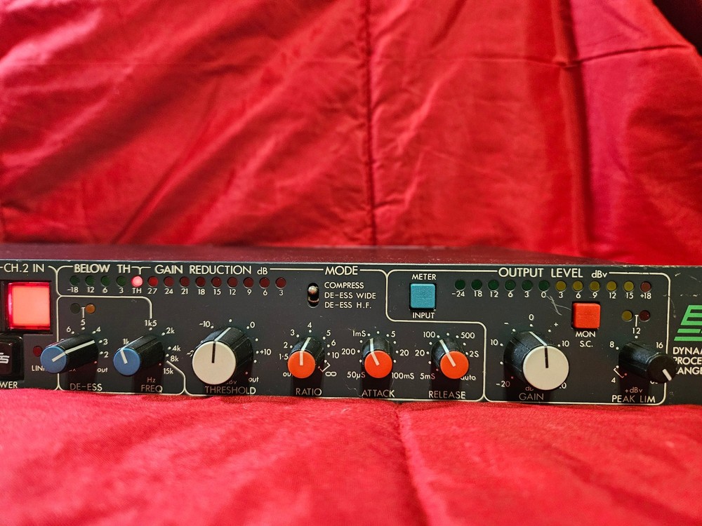 BSS DPR 402 2-Channel Analog Compressor / Limiter / De-Esser