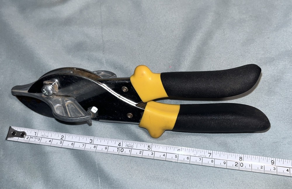 Adjustable Multi-Angle Miter Shears - Safe Cutting for Plastic, PVC & Trim Work