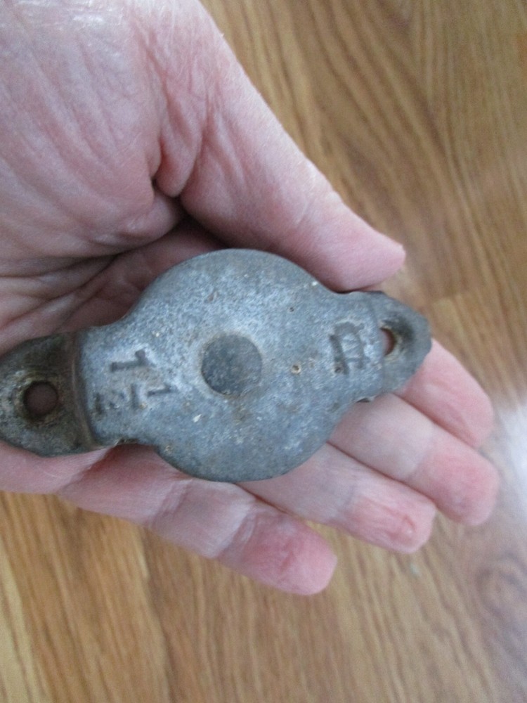 Old Metal Single Wheel Pulley 1 1/2"