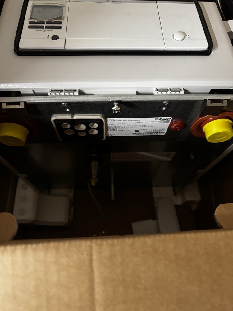 Vaillant ecoTEC Plus VU GB 806/5-5 Commercial Gas Boiler – 80kW – NEW / BOXED