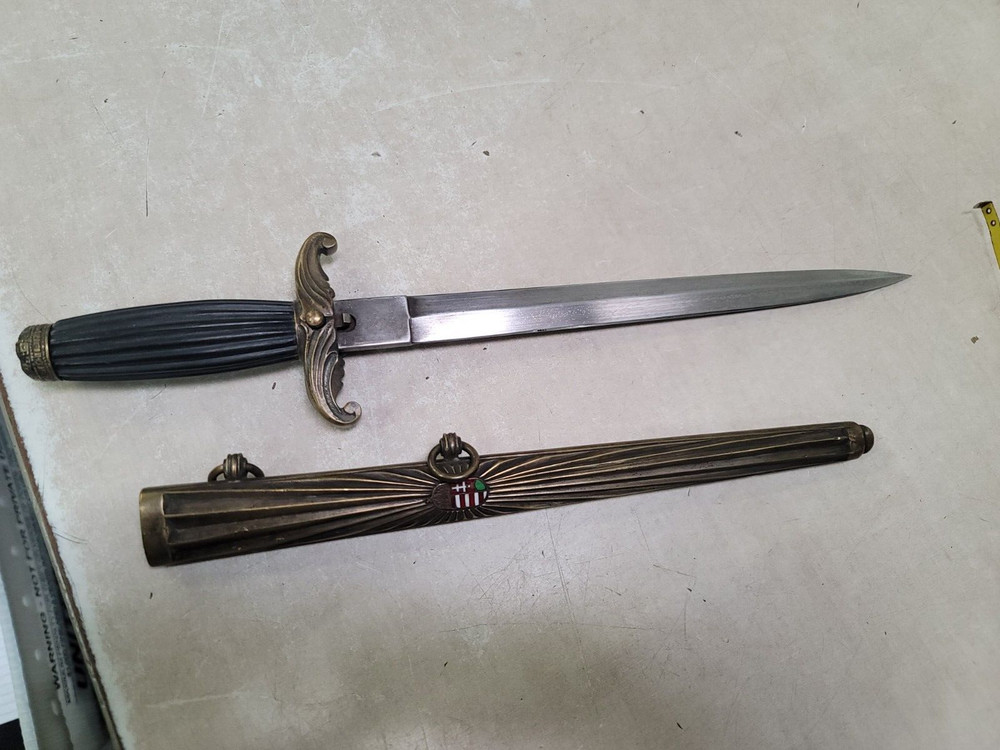 Hungarian Dagger Palce Honor Guard? Read ad!