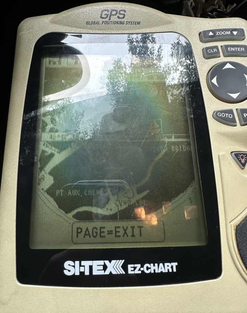 Si-Tex EZ-Chart GPS Chartplotter 5.5” Built In World Map w/ Case *Screen Burn*