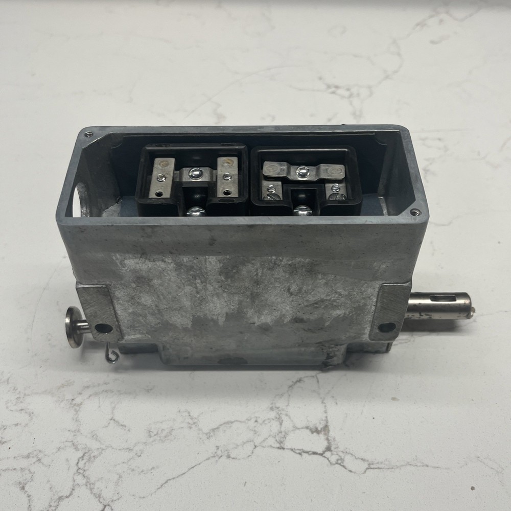 Eaton Limit Switch 10316H50 **MISSING TOP COVER**