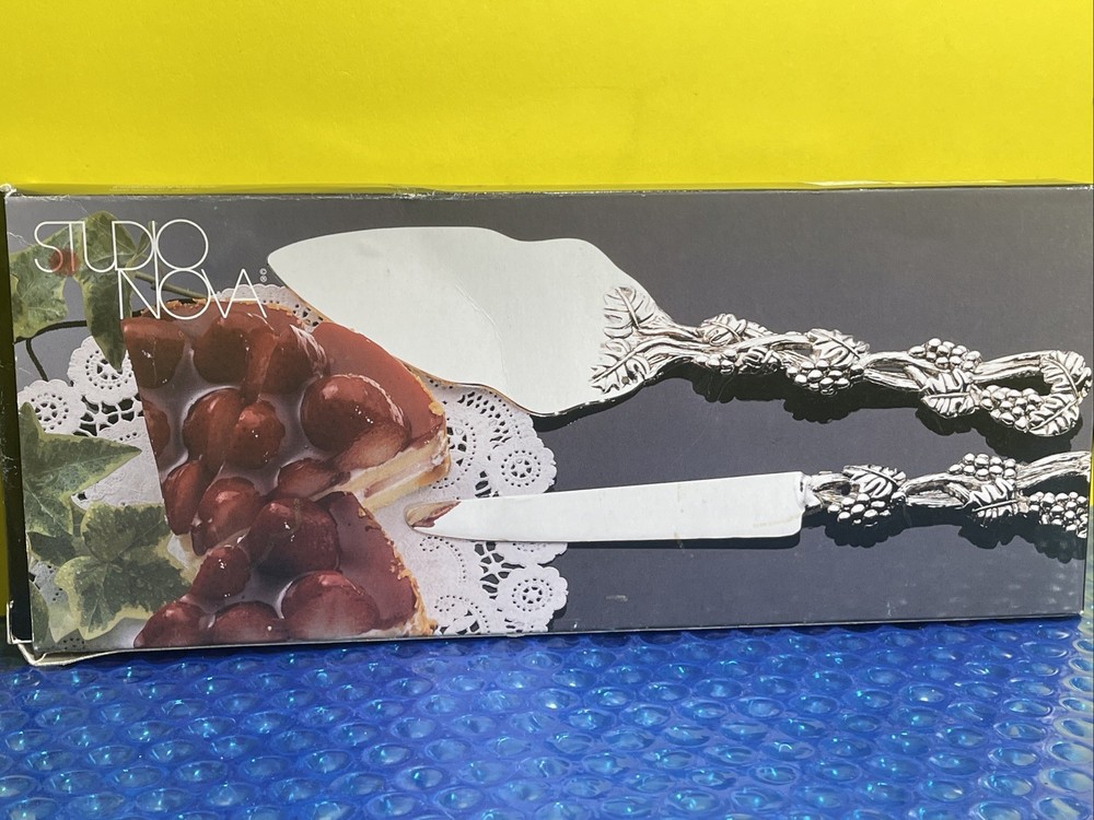 VINTAGE STUDIO NOVA GRAPE & VINE DESIGN CAKE KNIFE & SERVER- STAINLESS